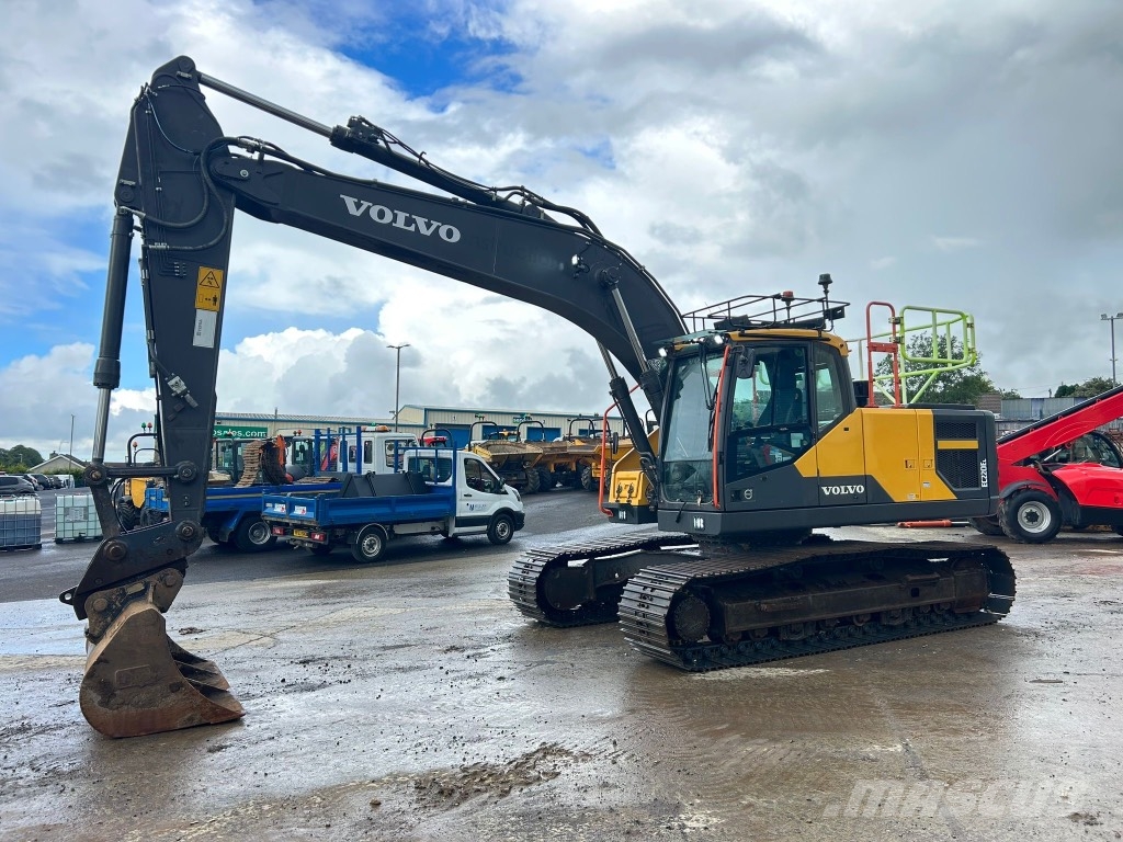 Volvo EC220 EL ( Rotational Piping / New Undercarriage ) 대형 굴삭기 29톤 이상