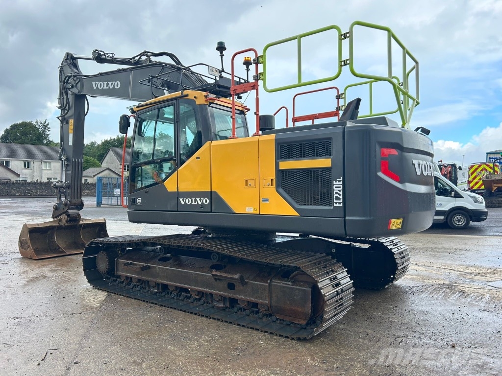 Volvo EC220 EL ( Rotational Piping / New Undercarriage ) 대형 굴삭기 29톤 이상