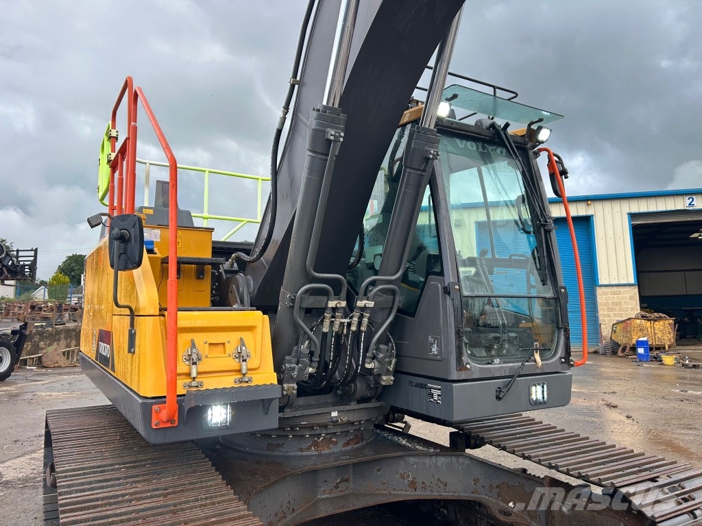 Volvo EC220 EL ( Rotational Piping / New Undercarriage ) 대형 굴삭기 29톤 이상