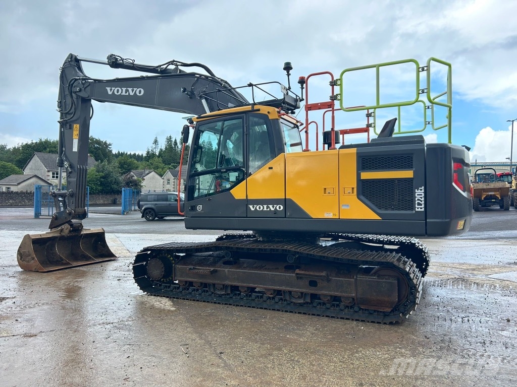 Volvo EC220 EL ( Rotational Piping / New Undercarriage ) 대형 굴삭기 29톤 이상