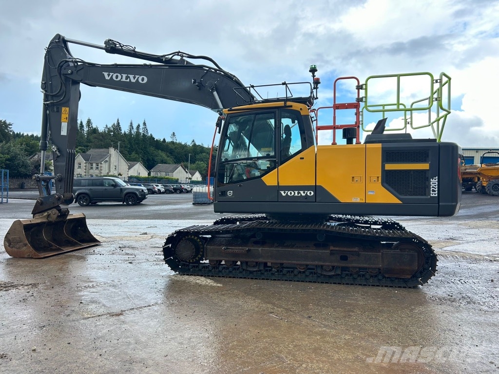 Volvo EC220 EL ( Rotational Piping / New Undercarriage ) 대형 굴삭기 29톤 이상