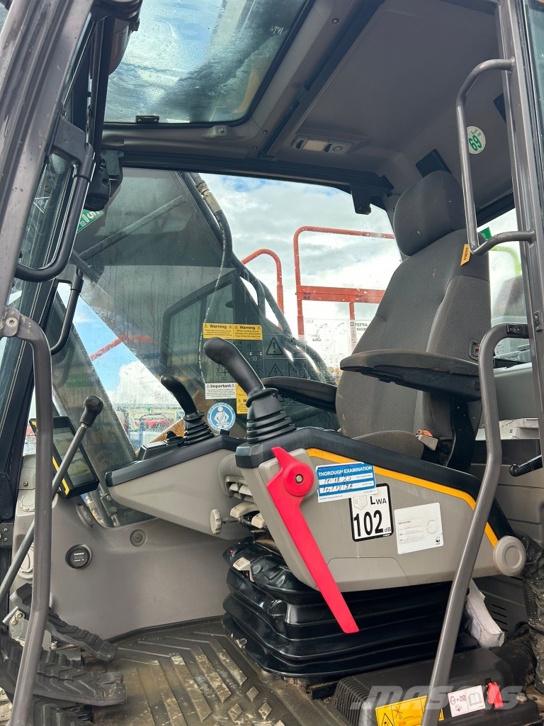 Volvo EC220 EL ( Rotational Piping / New Undercarriage ) 대형 굴삭기 29톤 이상