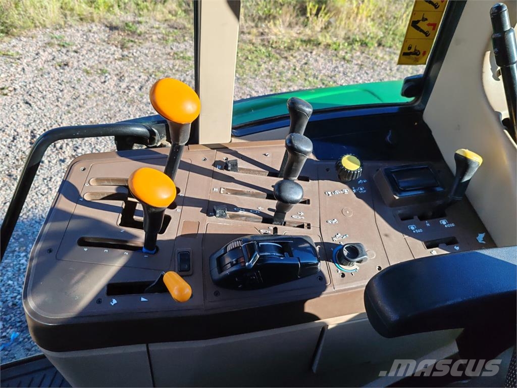 John Deere 6610 SE Tractoren