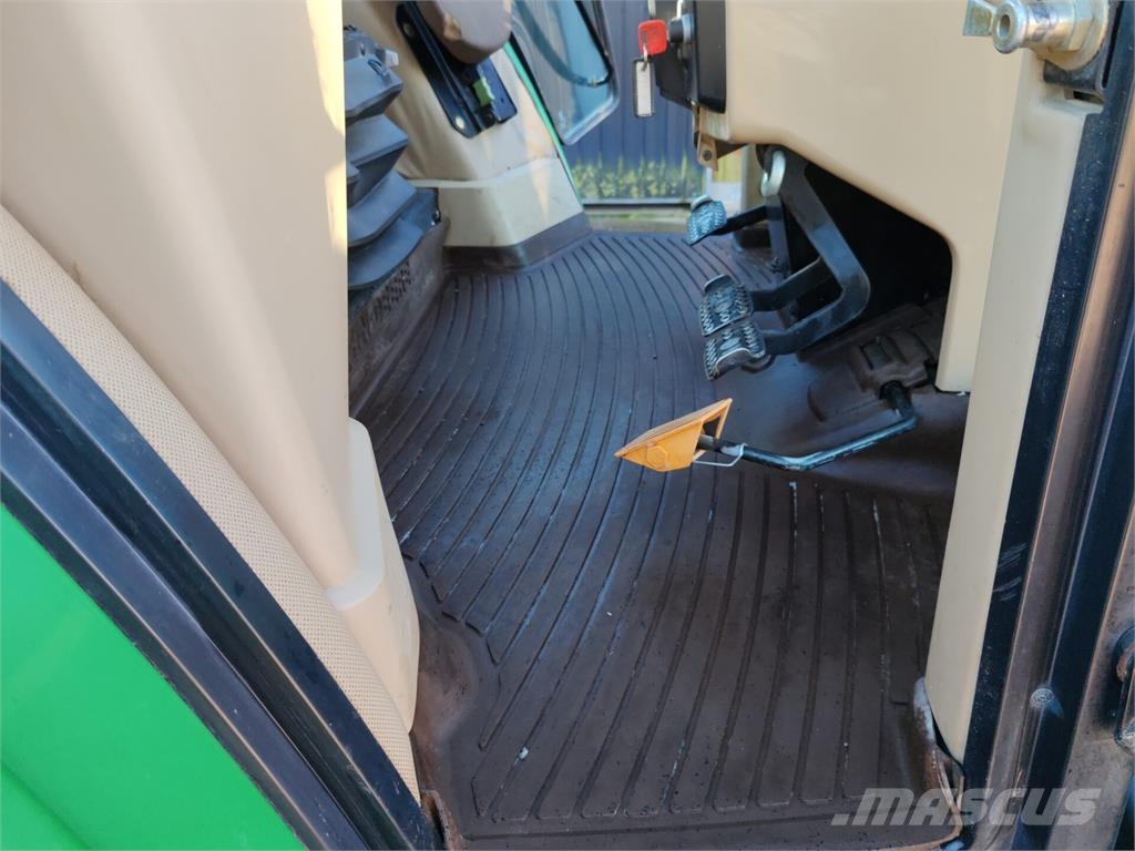 John Deere 6610 SE Tractoren