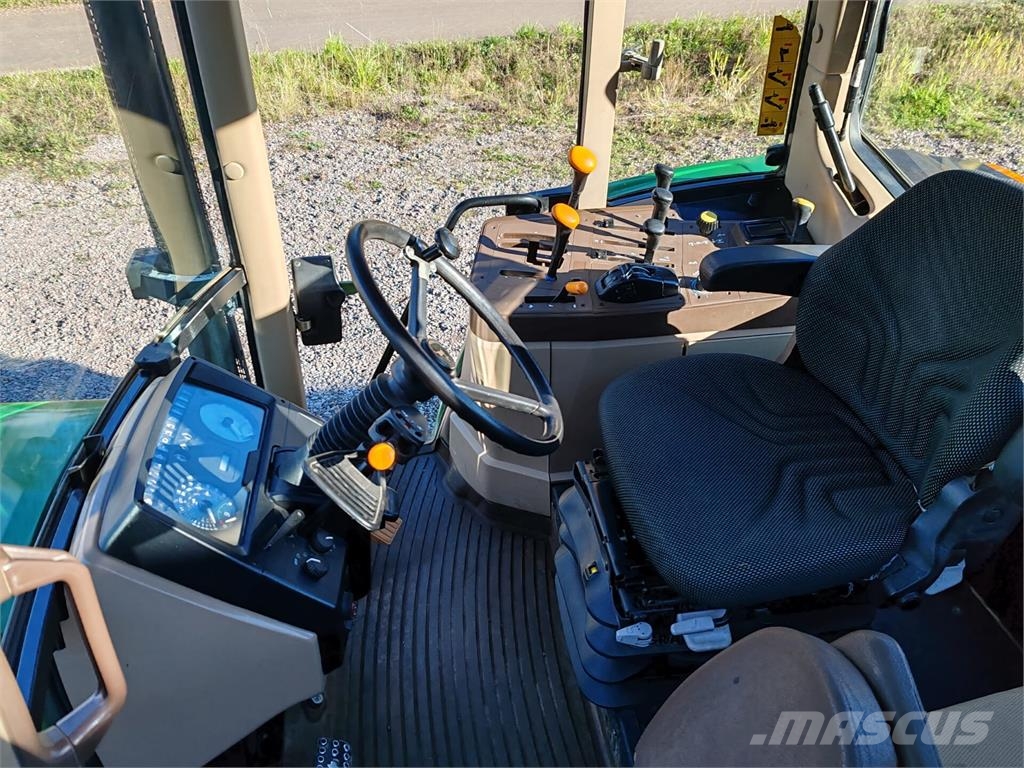 John Deere 6610 SE Tractoren