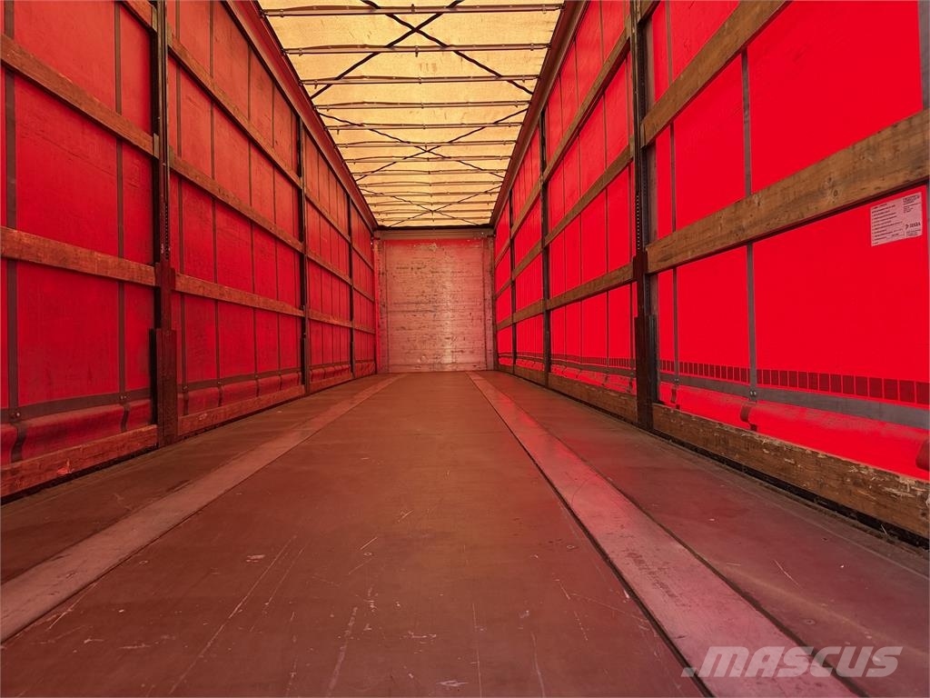 Kögel Iný model VIN 885 نصف مقطورات بباب جانبي