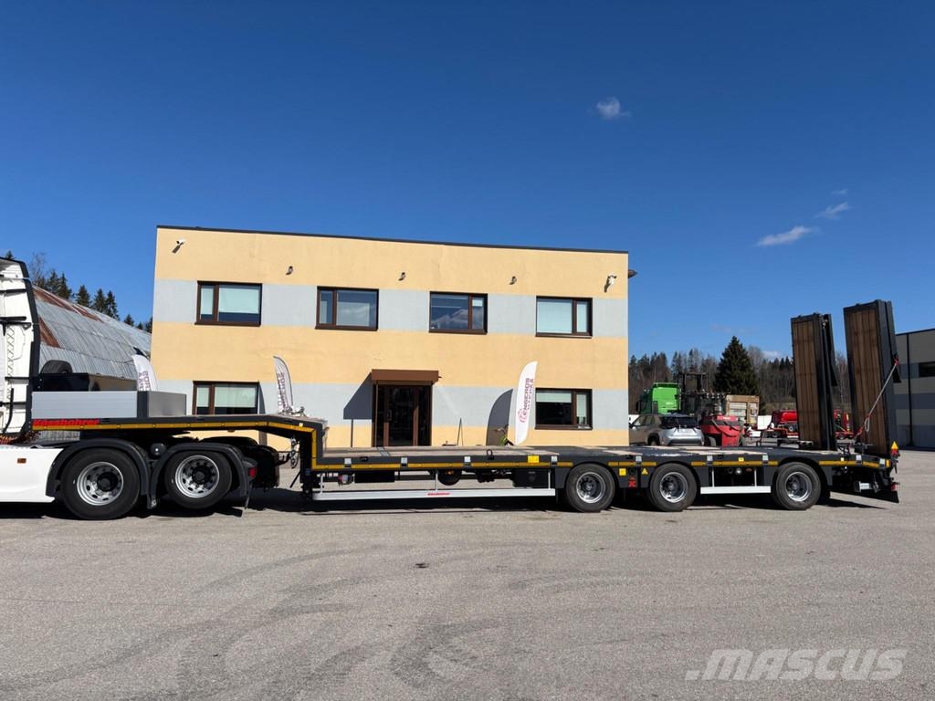 Kässbohrer Lowbed LB3E + STEERING + LIFTING AXLE Low loader-semi-trailers