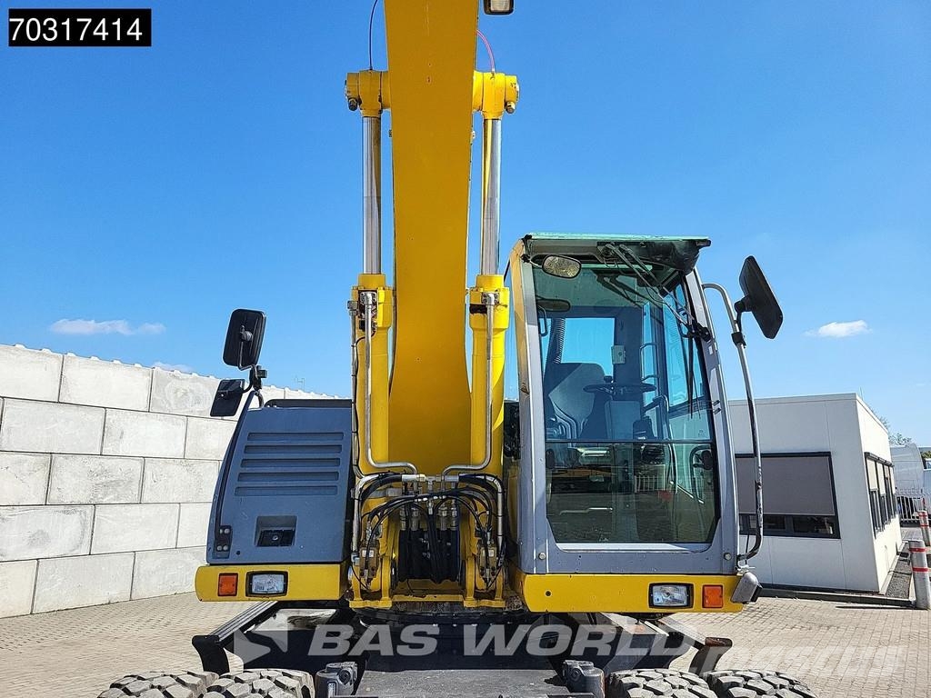 New Holland MH 5.6 Outriggers + Blade Kolesové rýpadlá