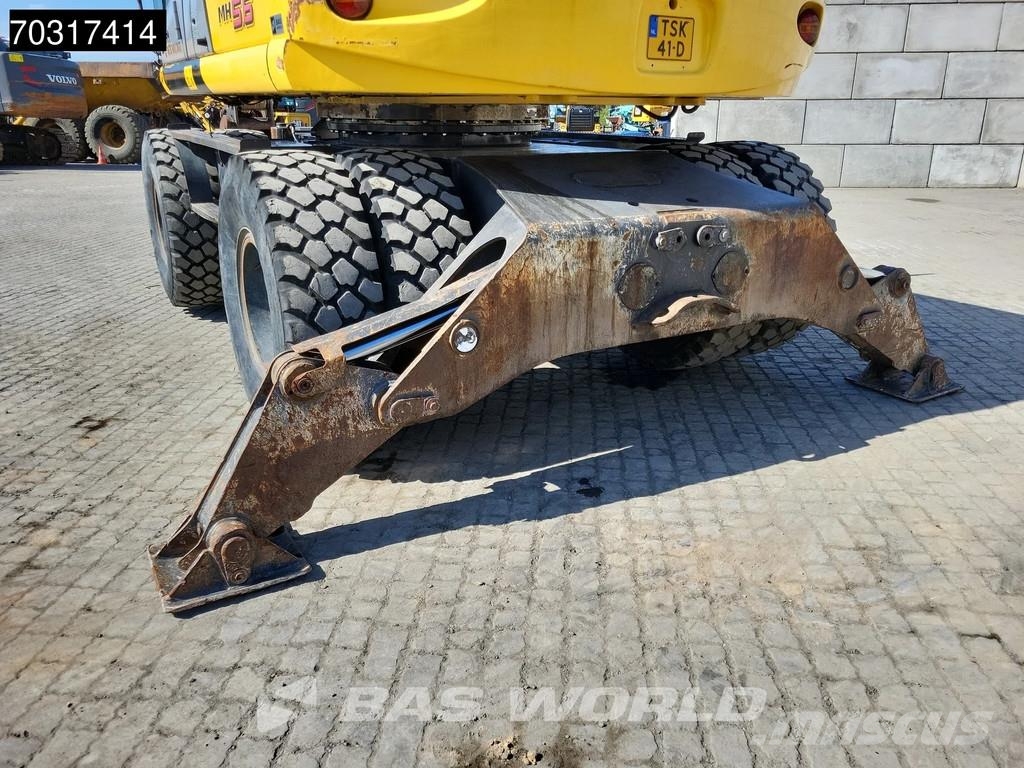 New Holland MH 5.6 Outriggers + Blade Kolesové rýpadlá