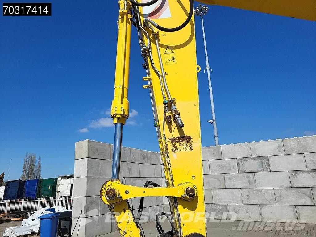 New Holland MH 5.6 Outriggers + Blade Kolesové rýpadlá