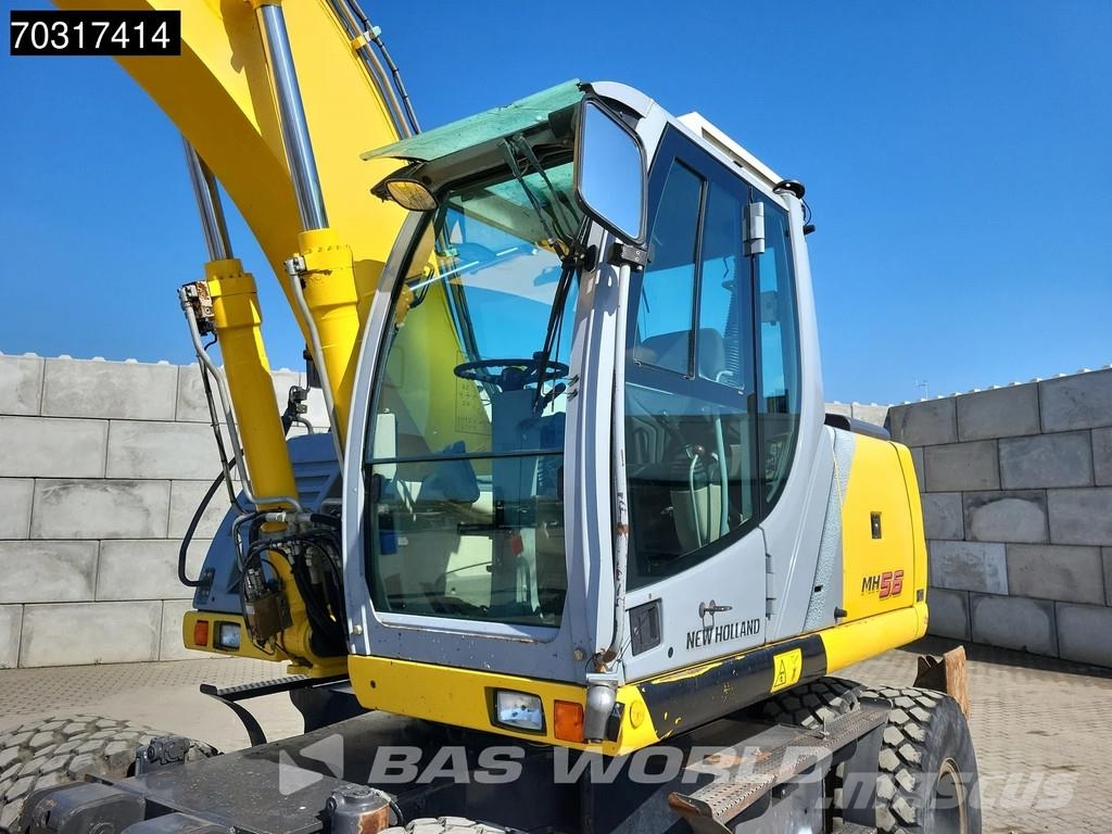 New Holland MH 5.6 Outriggers + Blade Kolesové rýpadlá