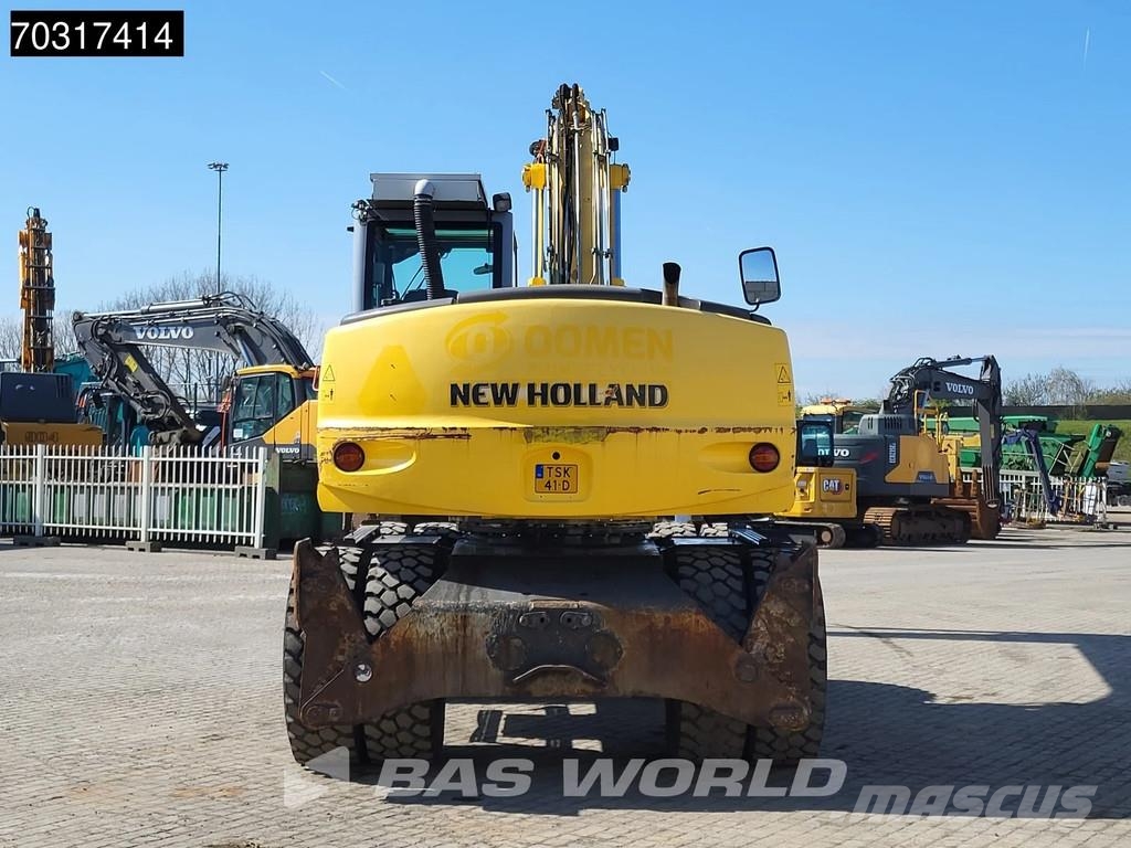 New Holland MH 5.6 Outriggers + Blade Kolesové rýpadlá