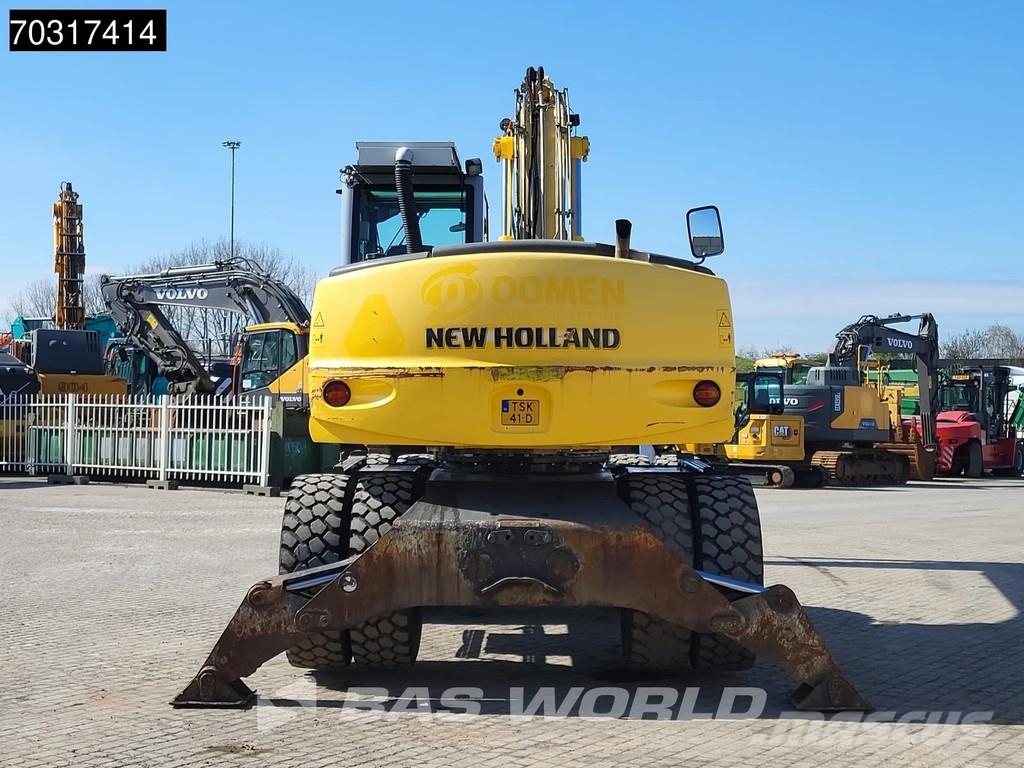 New Holland MH 5.6 Outriggers + Blade Kolesové rýpadlá