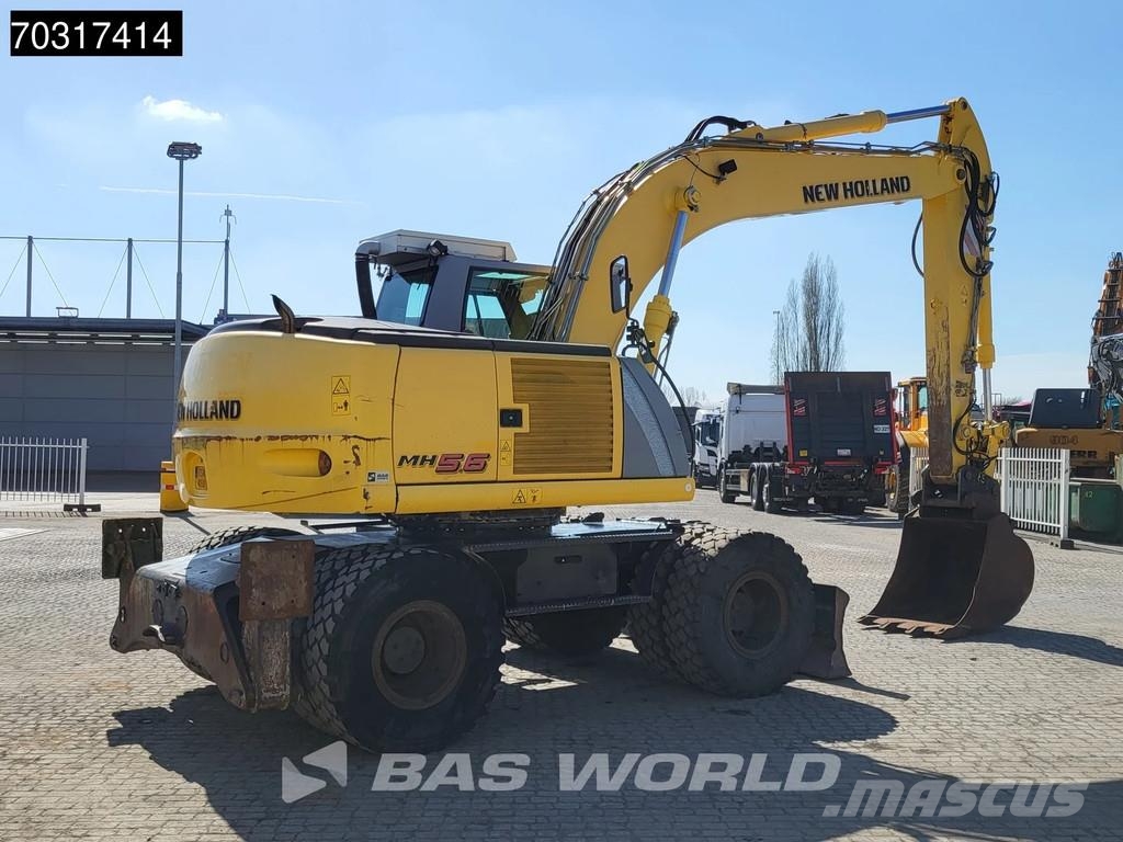 New Holland MH 5.6 Outriggers + Blade Kolesové rýpadlá