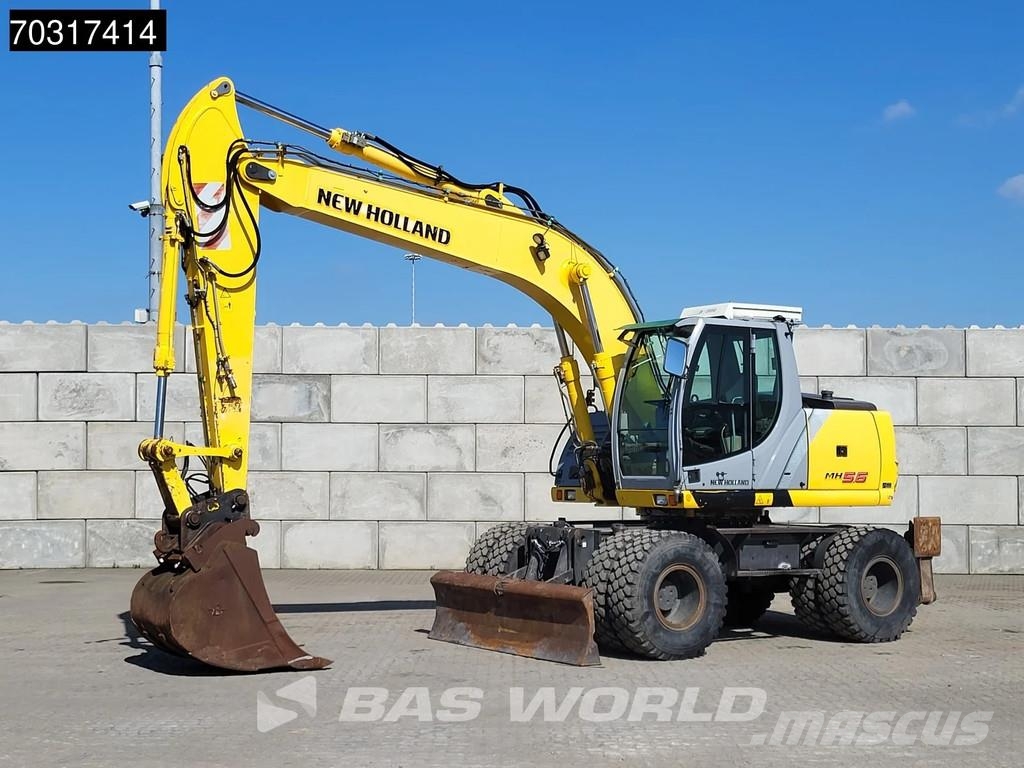 New Holland MH 5.6 Outriggers + Blade Kolesové rýpadlá