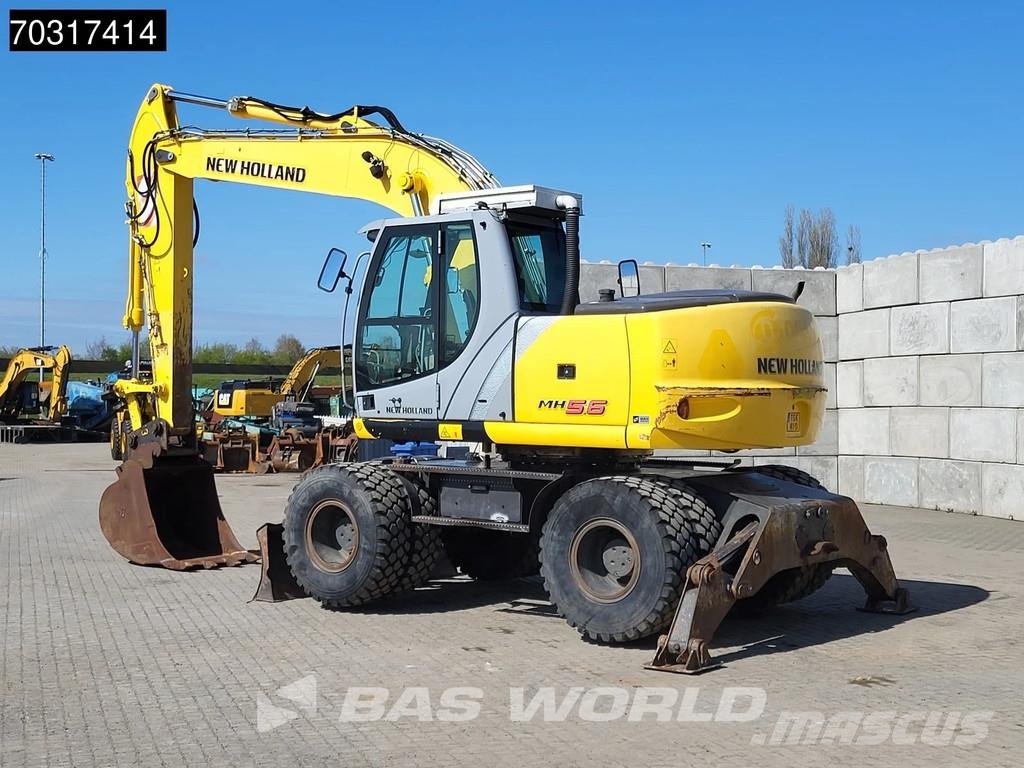 New Holland MH 5.6 Outriggers + Blade Kolesové rýpadlá