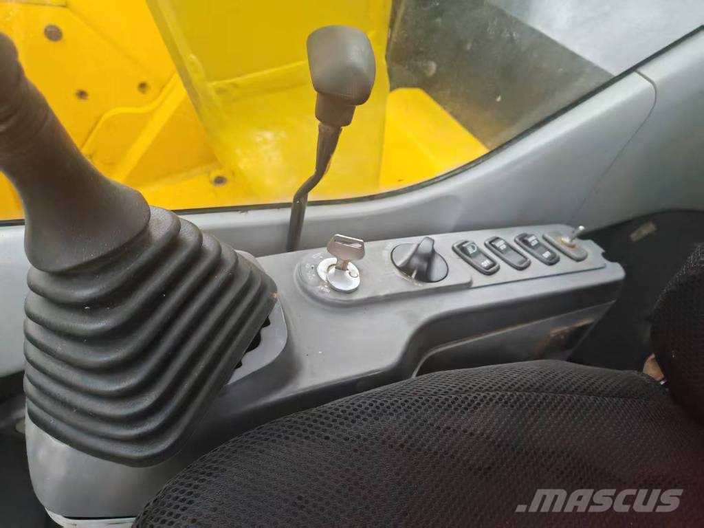 Komatsu PC 128 US حفارات وسط 7 طن - 12 طن