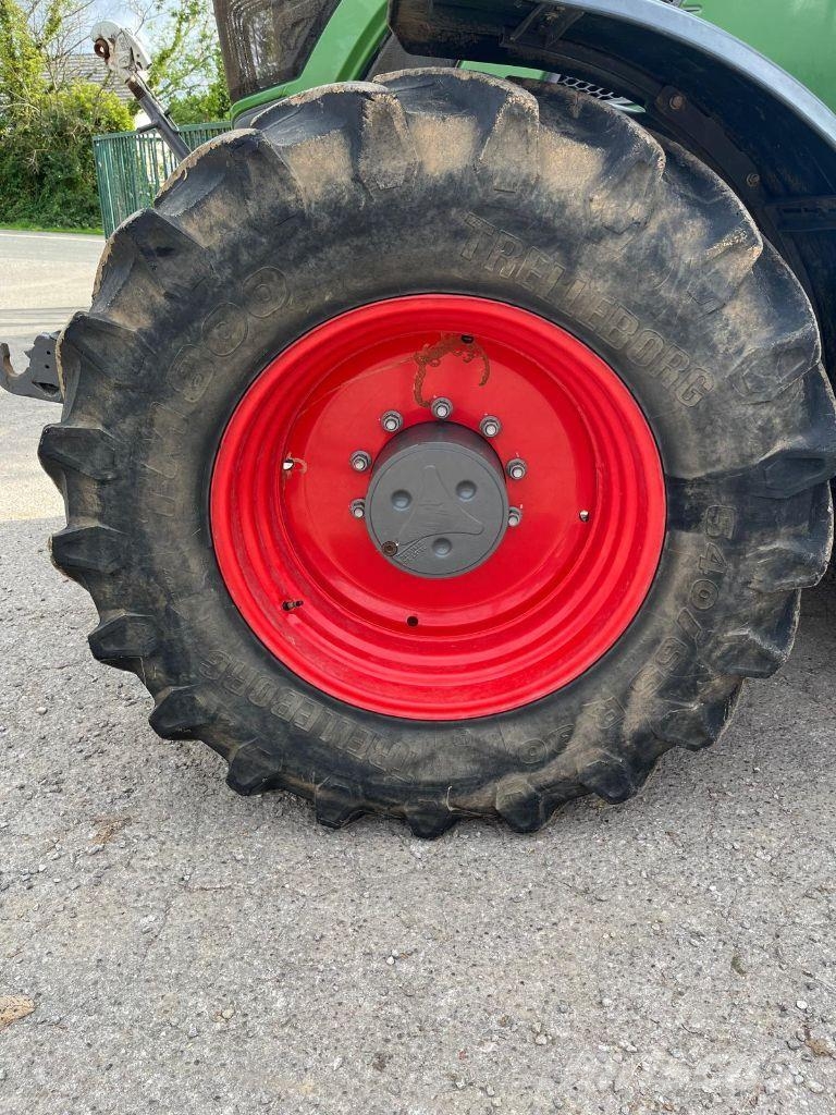 Fendt 724 VARIO POWER الجرارات