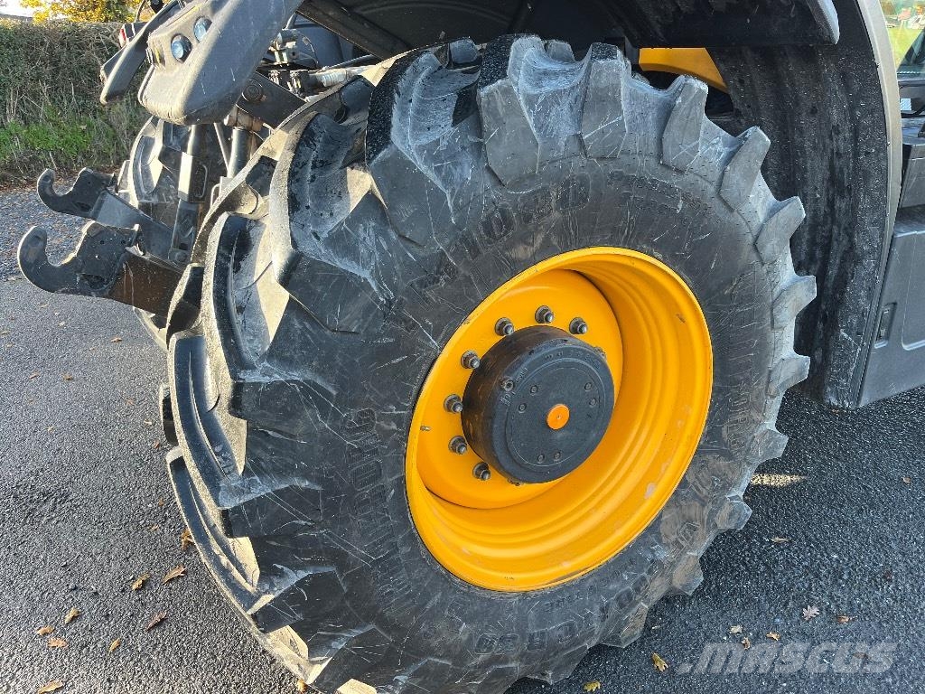 JCB Fastrac 4220 Traktorid