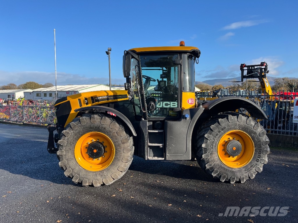 JCB Fastrac 4220 Traktorid