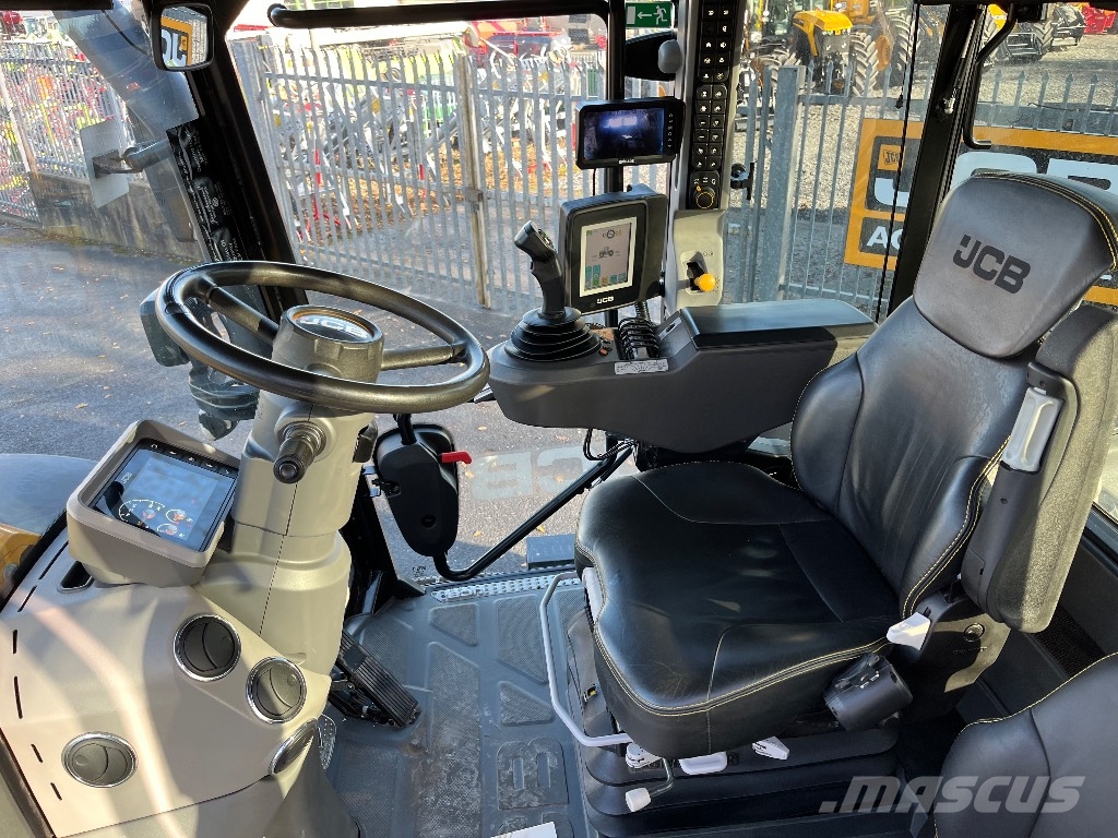 JCB Fastrac 4220 Traktorid