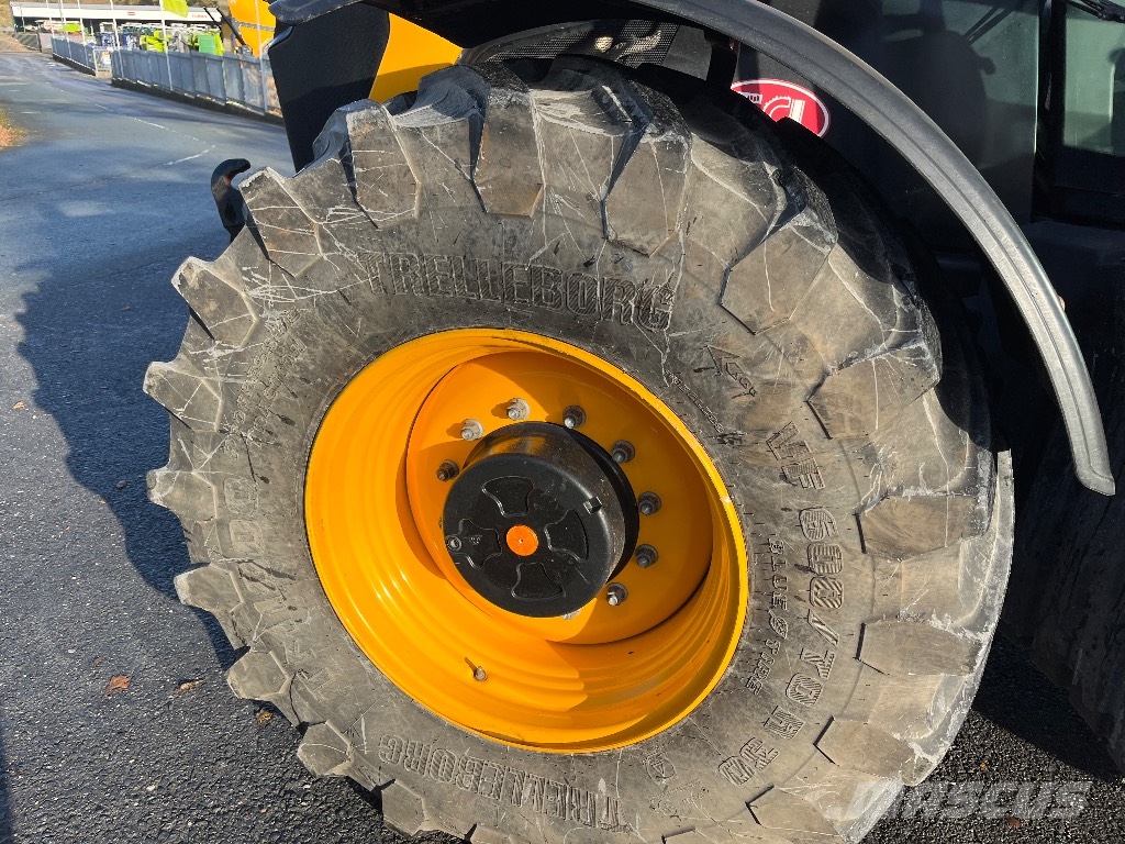 JCB Fastrac 4220 Traktorid