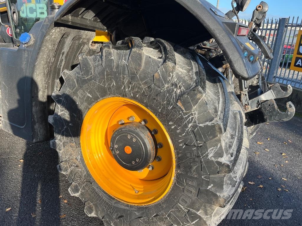 JCB Fastrac 4220 Traktorid