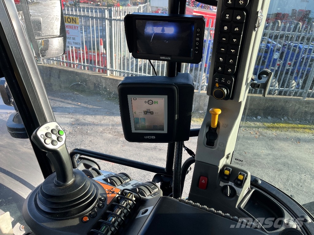 JCB Fastrac 4220 Traktorid