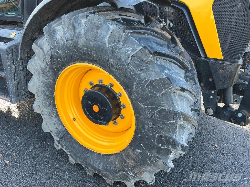 JCB Fastrac 4220 Traktorid
