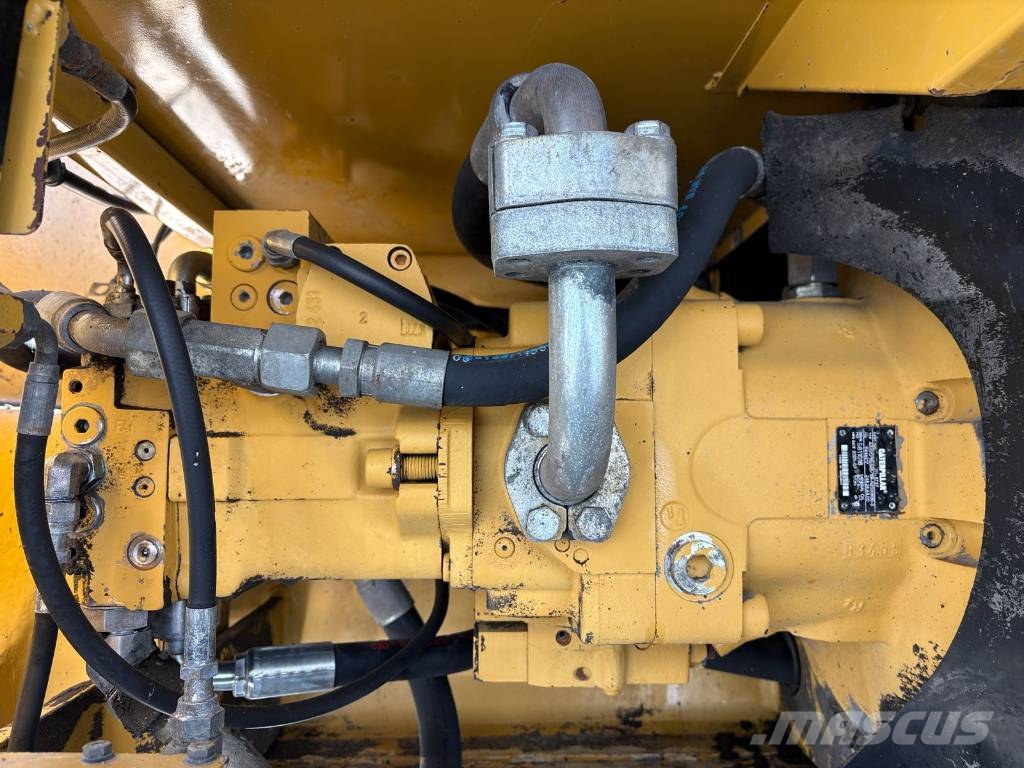 CAT M 318 Wielgraafmachines