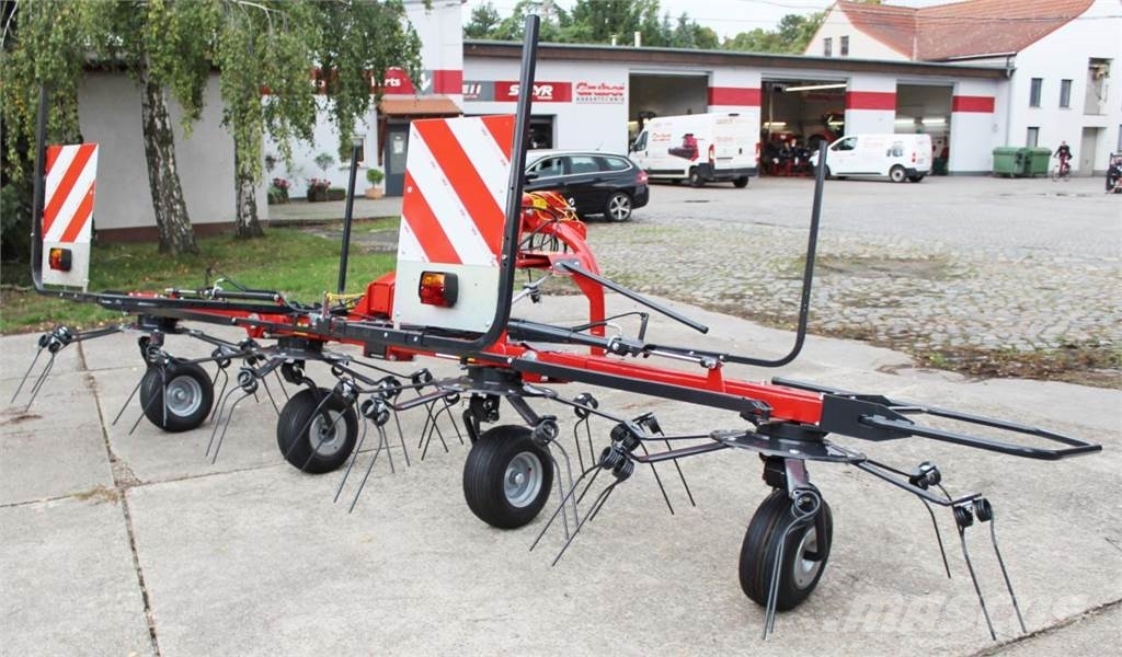 Vicon Fanex 524 CompactLine 耙與翻草機