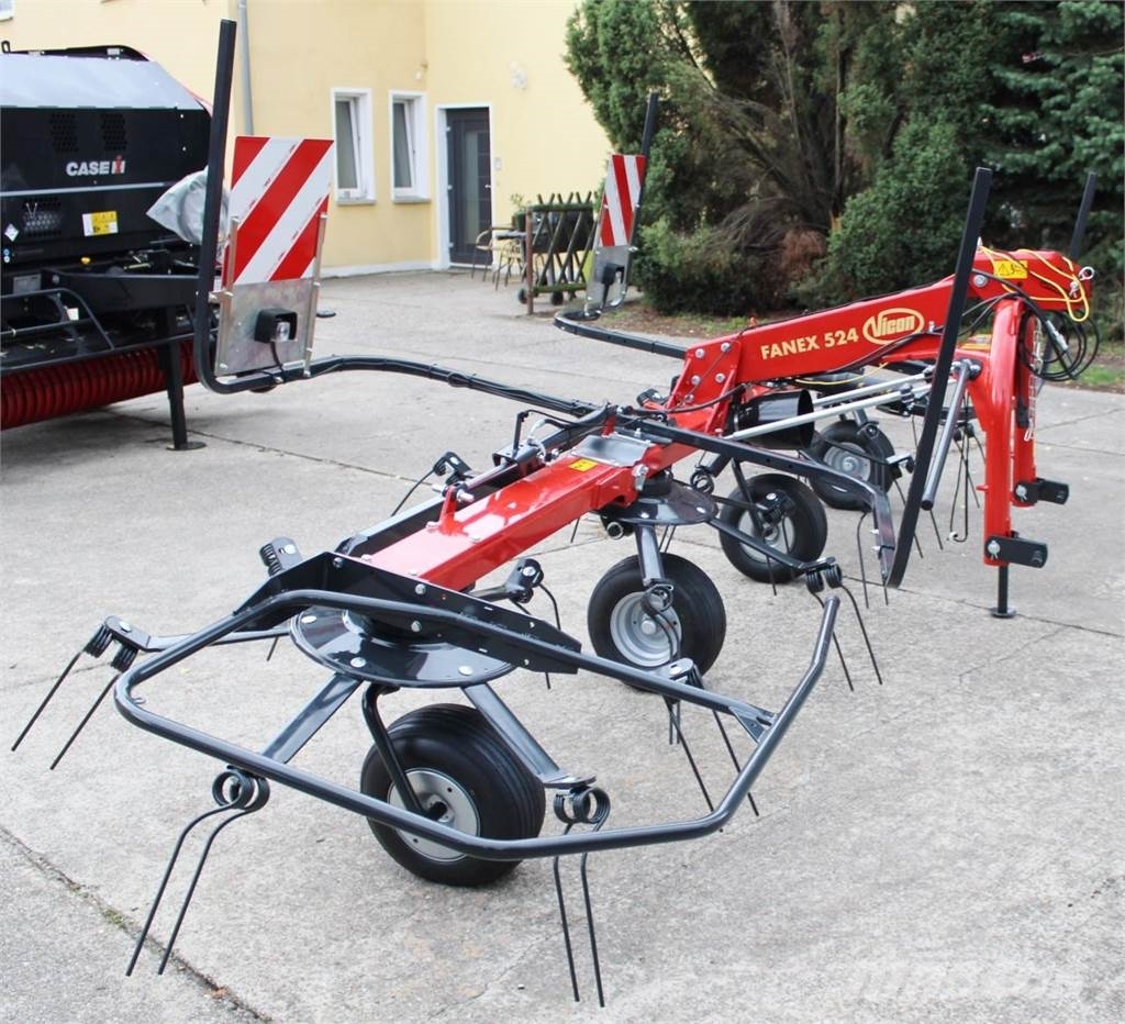 Vicon Fanex 524 CompactLine 耙與翻草機