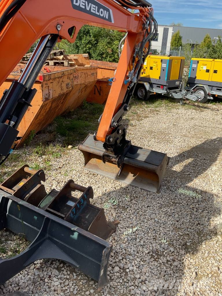 Develon Kurzheckbagger DX 35 Z-7 Crawler excavators