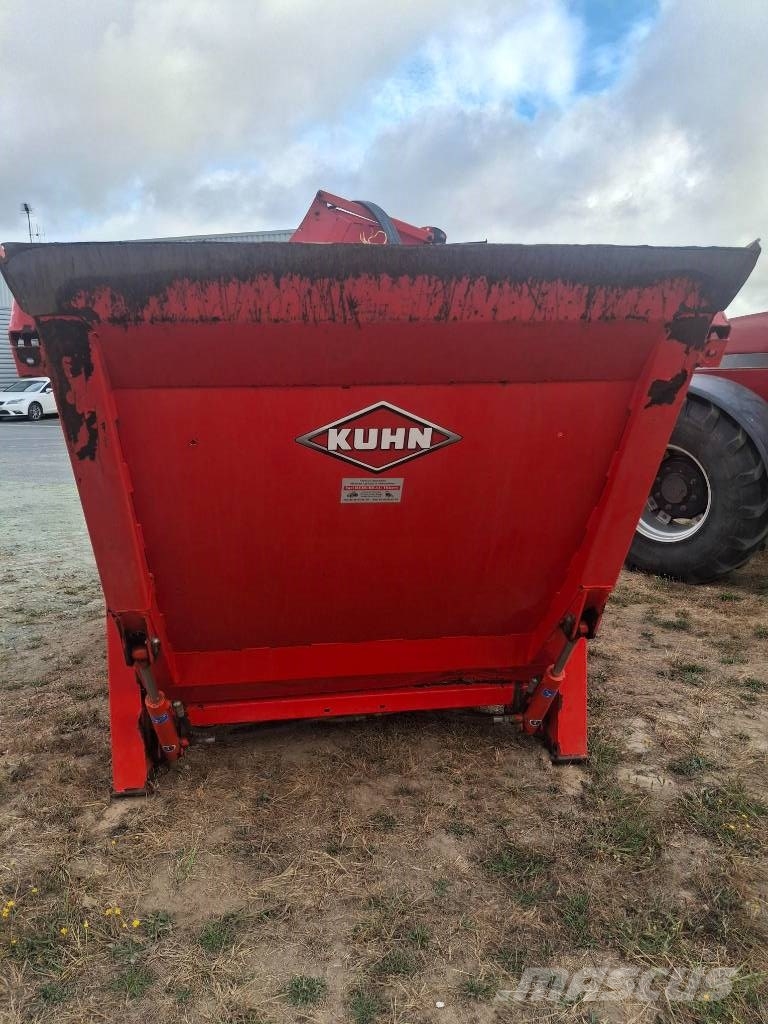 Kuhn 2060 S آلات تمزيق الحزم وتقطيعها ونشرها
