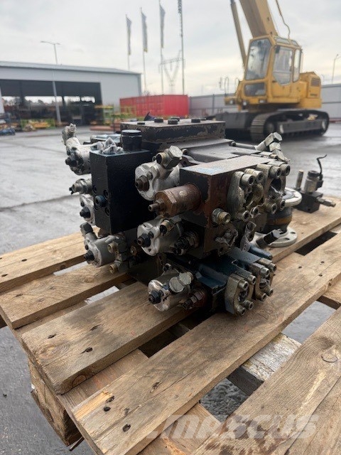 Fuchs 330/331/343 ROZDZIELACZ HYDRAULICZNY Υδραυλικά