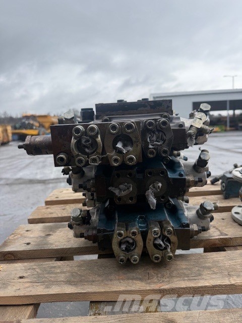 Fuchs 330/331/343 ROZDZIELACZ HYDRAULICZNY Υδραυλικά