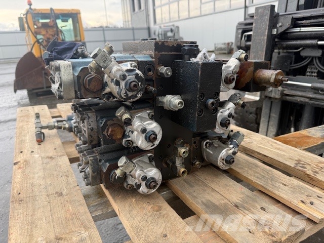 Fuchs 330/331/343 ROZDZIELACZ HYDRAULICZNY Υδραυλικά