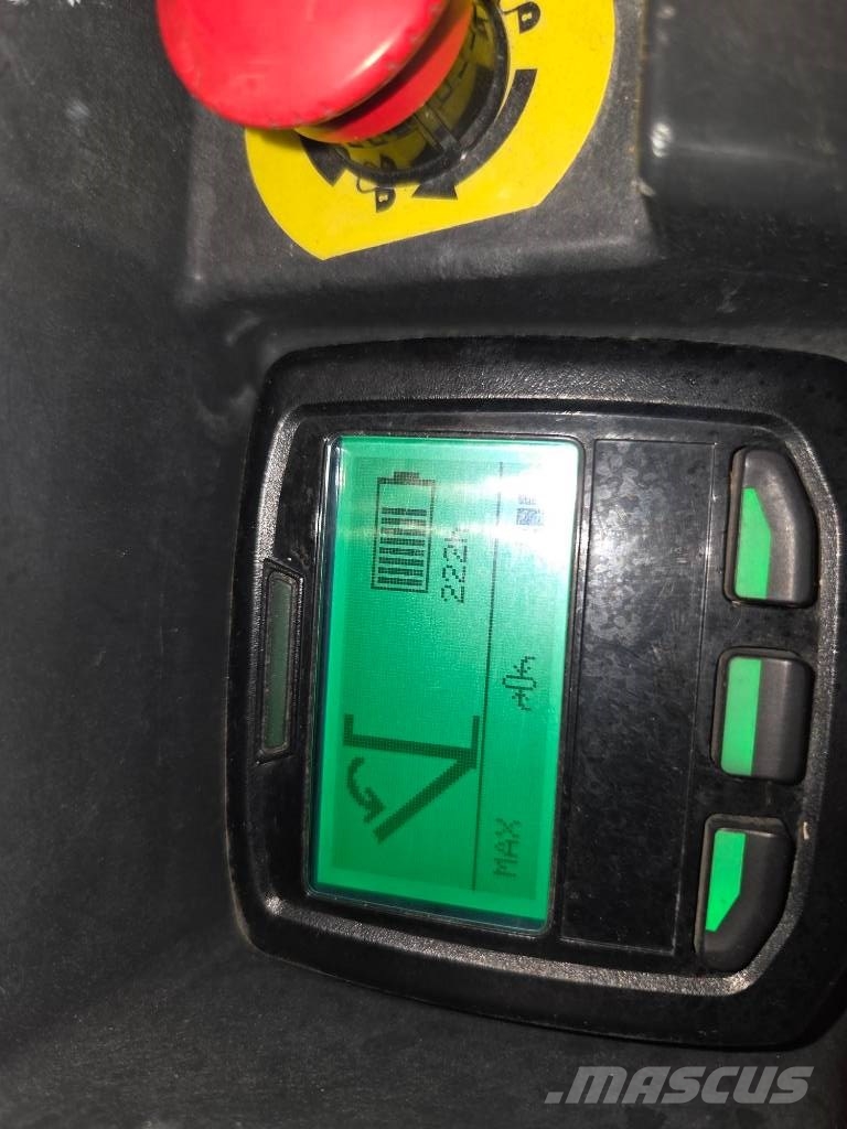 JLG DSP-M Välitasokeräilytrukit