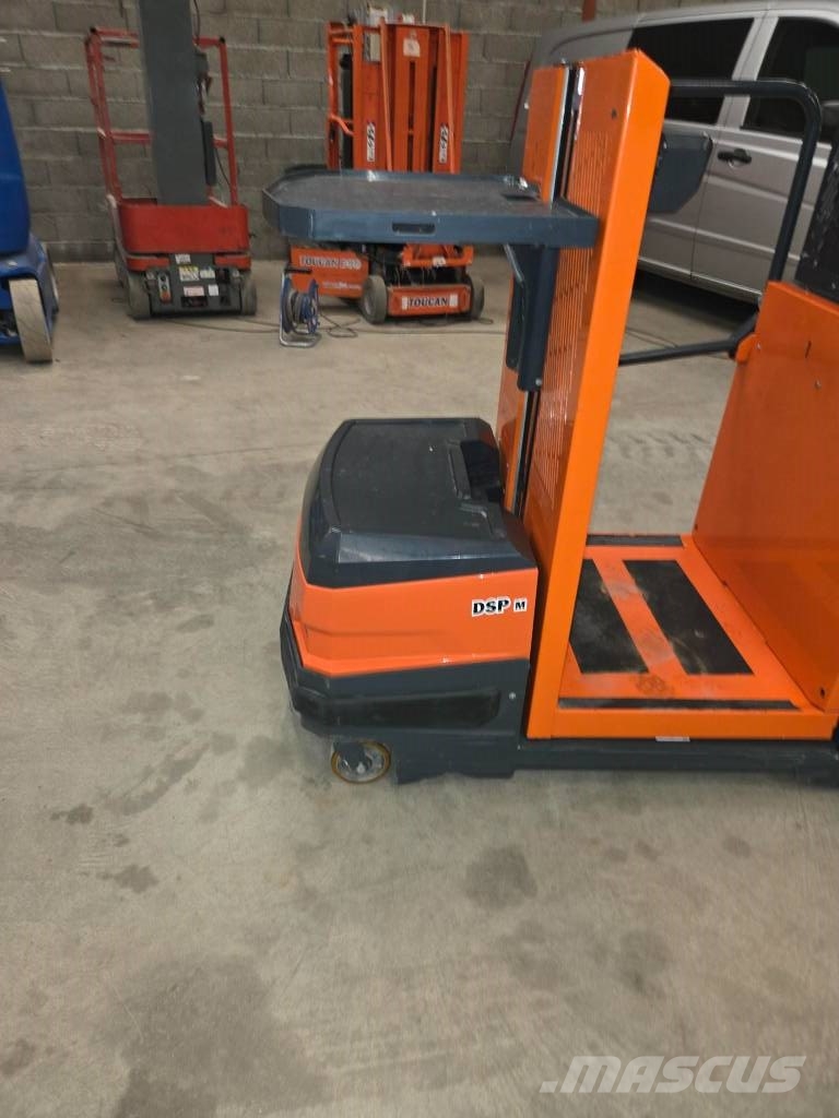 JLG DSP-M Välitasokeräilytrukit