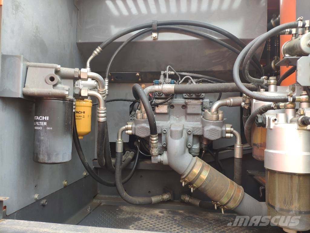 Hitachi ZX 240 H حفارات زحافة