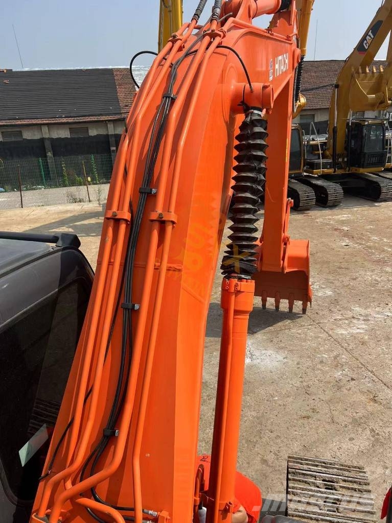 Hitachi ZX 200-3 G حفارات زحافة