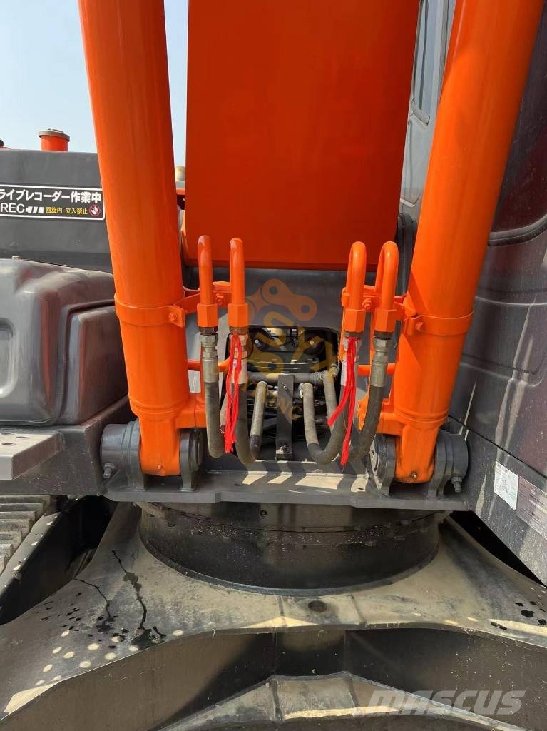 Hitachi ZX 200-3 G حفارات زحافة
