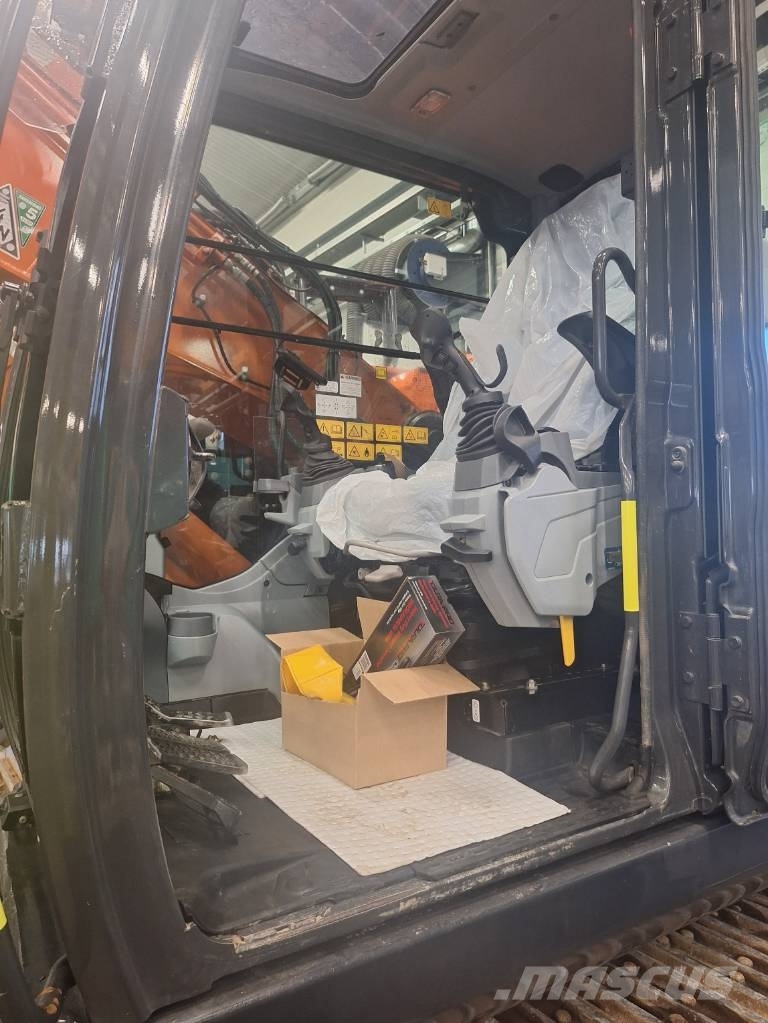 Hitachi ZX 225 US LC-7 MED BLAD , SÄLJES Raupenbagger