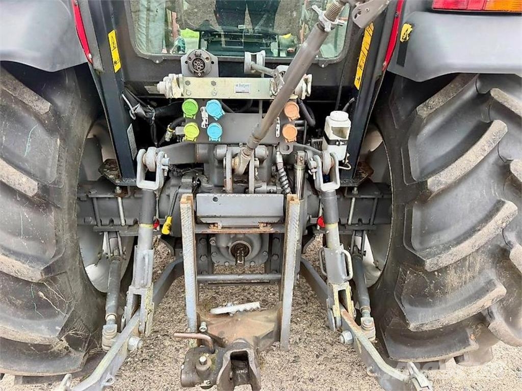 Massey Ferguson 3640 Xtra + FL Traktoren