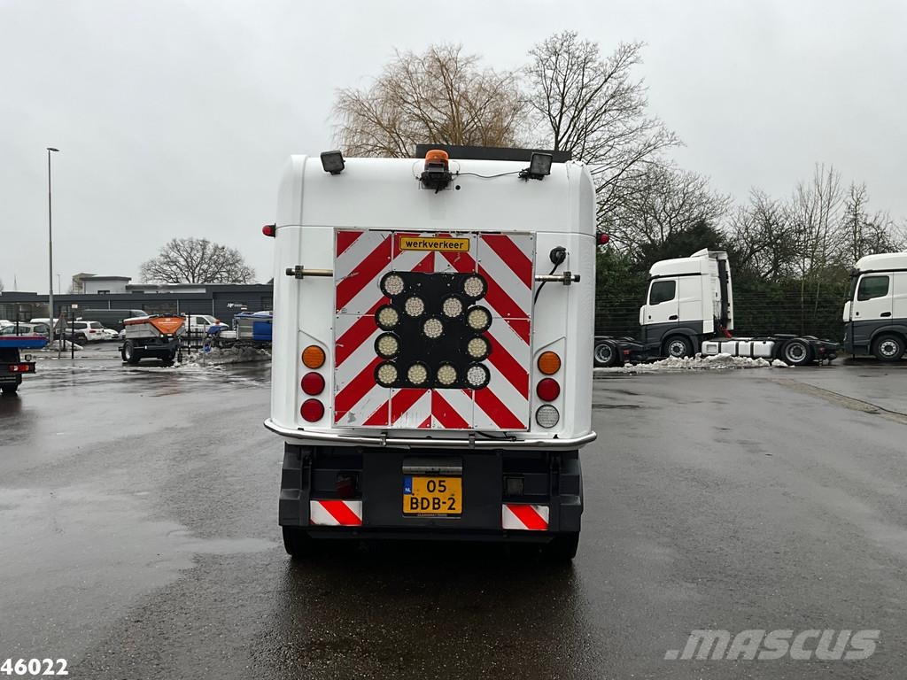 Ravo 580 with 3-rd brush 청소 트럭