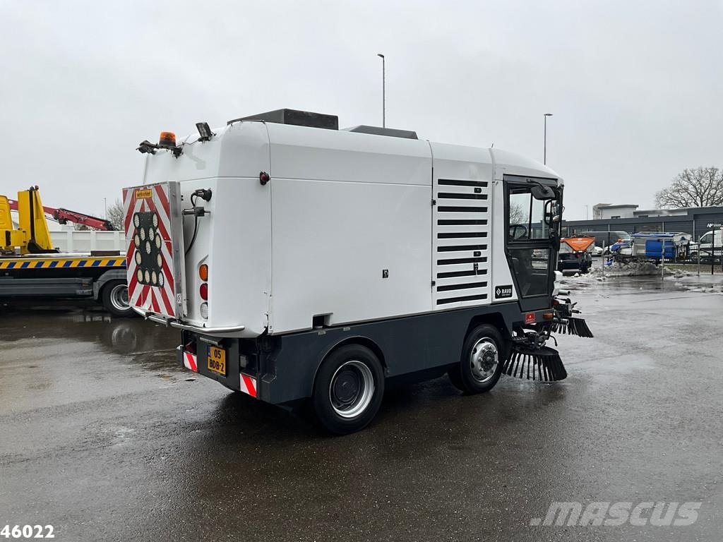 Ravo 580 with 3-rd brush 청소 트럭