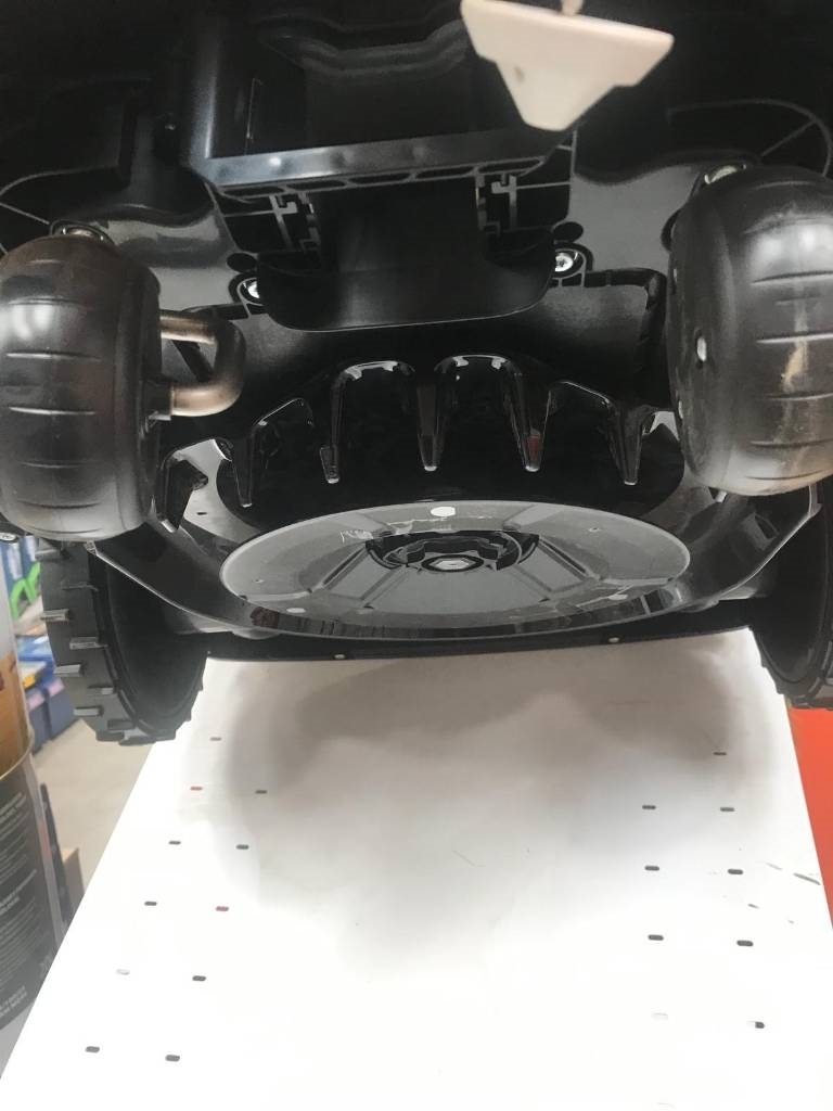 Stihl IMOW 5 ROBOTIC MOWER Robot mowers