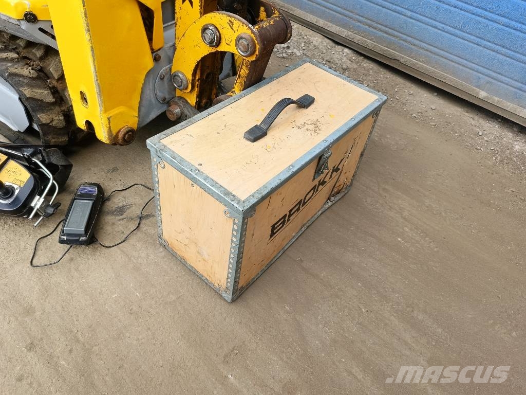 Brokk 100 husqvarna robot remote excavator digger bagger Excavadoras de demolición