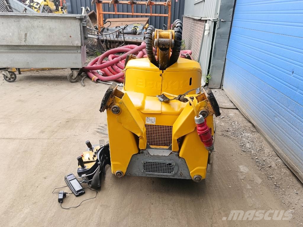 Brokk 100 husqvarna robot remote excavator digger bagger Excavadoras de demolición
