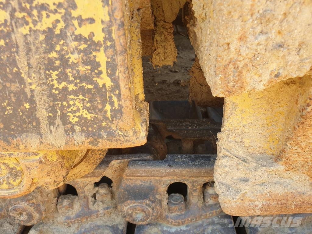 CAT D 6 H II بلدوزرات مجنزرة